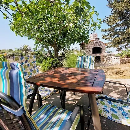 Casa Di Castello מאלי לוסיניי